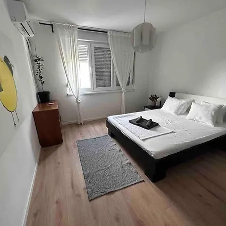 Lovely 2 Bedroom In Center * Σπλιτ