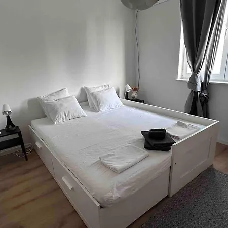 Lovely 2 Bedroom In Center Διαμέρισμα *