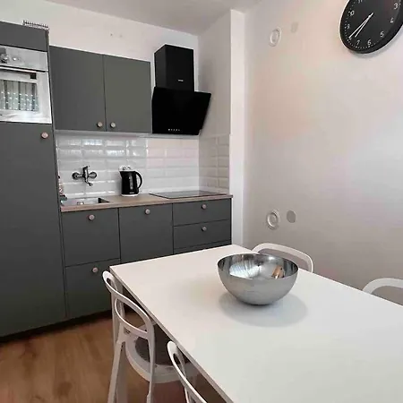 Διαμέρισμα Lovely 2 Bedroom In Center *