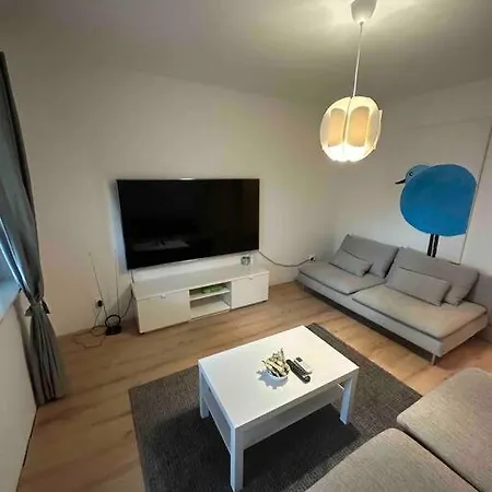 Lovely 2 Bedroom In Center Διαμέρισμα