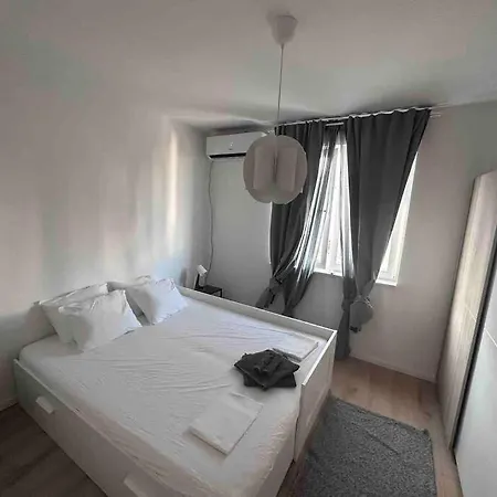 Διαμέρισμα Lovely 2 Bedroom In Center *
