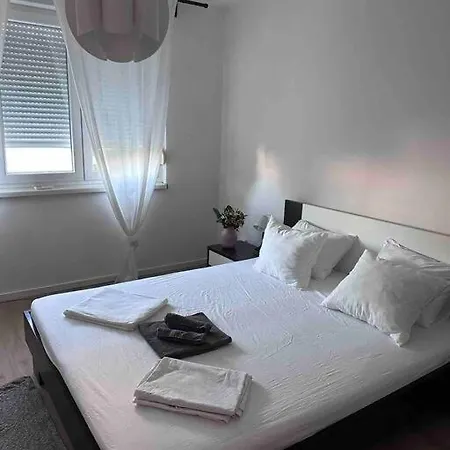 Lovely 2 Bedroom In Center Apartament *