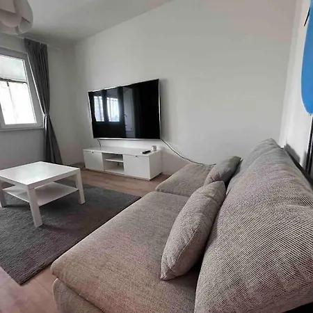 아파트 Lovely 2 Bedroom In Center