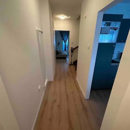 Lovely 2 Bedroom In Center Apartment