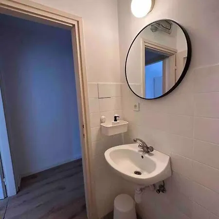 Lovely 2 Bedroom In Center Apartment *